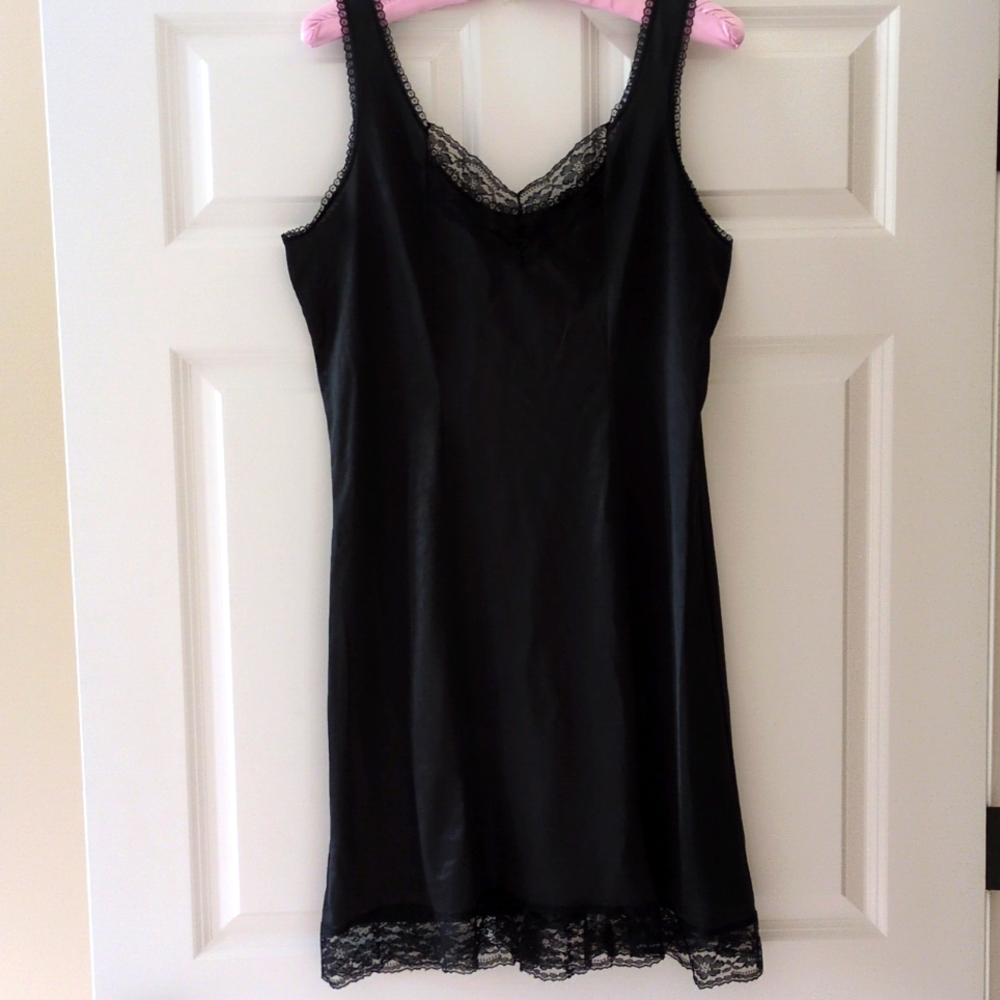 Vintage slip dress nightie lace black Witchy thicker straps nylon M